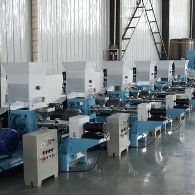 เครื่องอัดเม็ดอาหารปลาขนาดใหญ่ 3 ถึง 12 มม. 0.4kw กำลังให้อาหาร