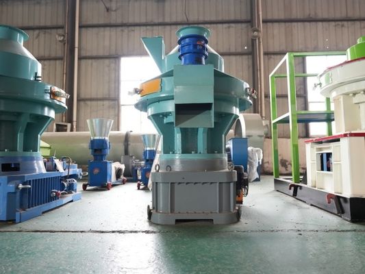 4mm 8mm Leaf Chip เครื่องอัดเม็ดไม้อนุภาคทรงกระบอกสำหรับกะลามะพร้าว