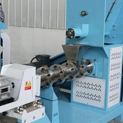 การควบคุมอัตโนมัติ 380V เครื่องให้อาหารปลาลอยน้ำสัตว์ปีกเครื่องบดย่อยอาหารสัตว์ขนาดเล็ก