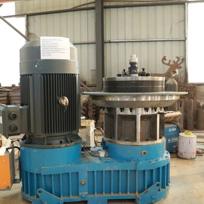 ป้อนโรงสีเม็ดไม้ขนาดเล็กใช้ในบ้าน 600 กก. / สูง 400 กก. / ชม. เป็นมิตรกับสิ่งแวดล้อม