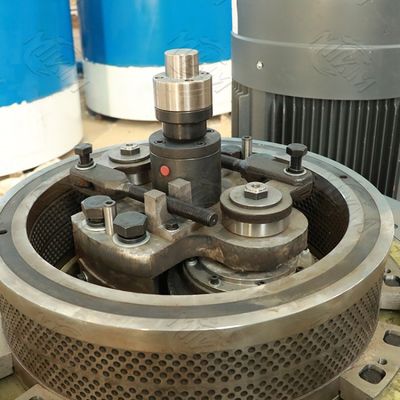 CE Flat Die Pelletizer เครื่องบดย่อยอาหารขนาดเล็ก PTO Driven Pellet Mill 12mm
