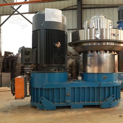 ODM เครื่องอัดเม็ดไม้กันฝุ่นการทำเชื้อเพลิง PTO Motor ประหยัดพลังงาน