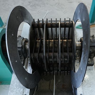 อุปกรณ์แปรรูปเม็ดแกลบอาหารสัตว์เลี้ยงสำหรับก้านฝ้ายอาหารสัตว์ขนาดเล็ก